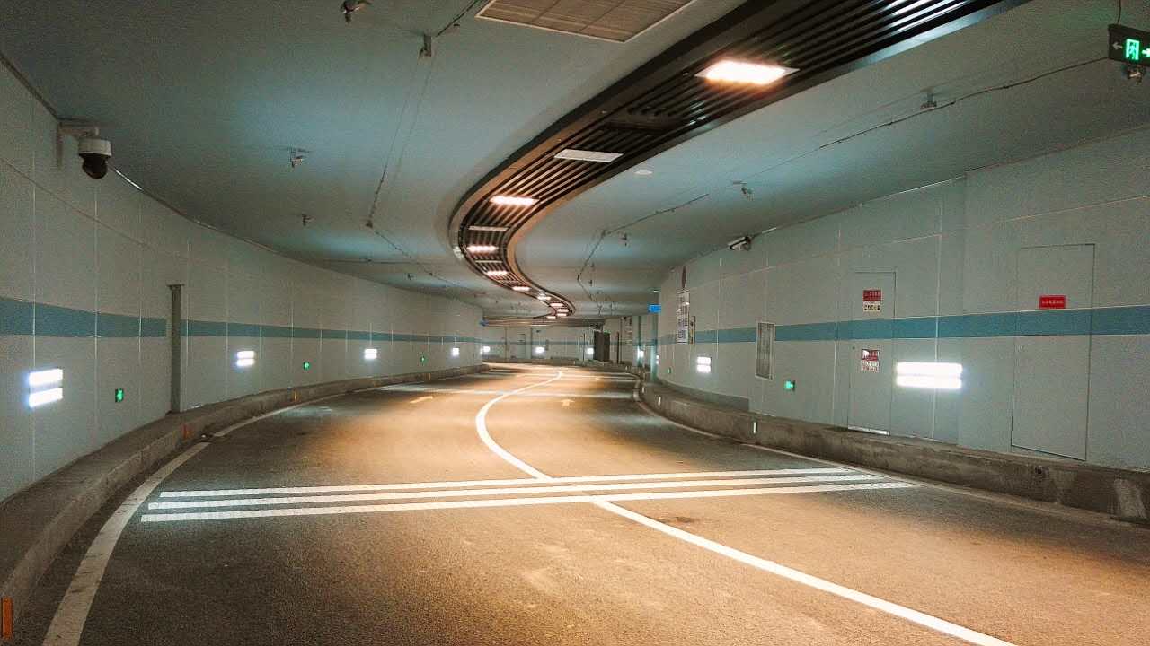 重庆解放碑隧道.jpg